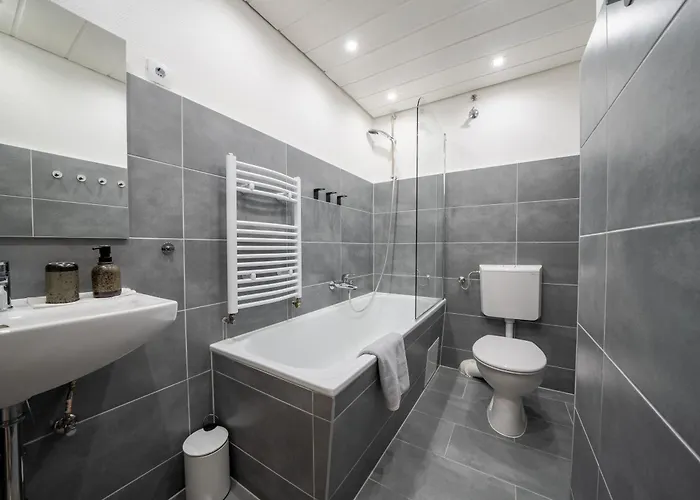 Urbaner Komfort Und Lage In Barmen - Blnm